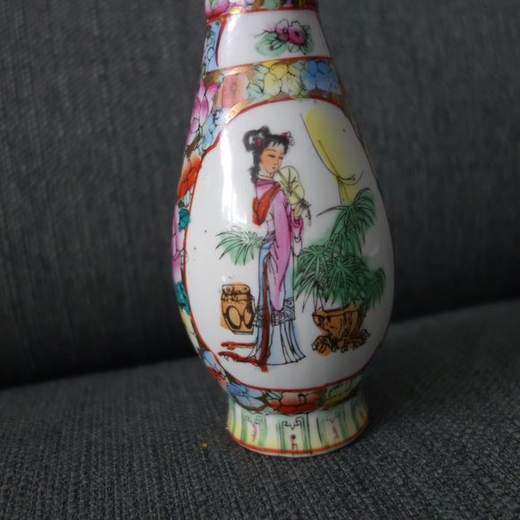 Small 6.5 Inch High Hourglass Shaped Ceramic Flower Vase - Picture 2 of 16
